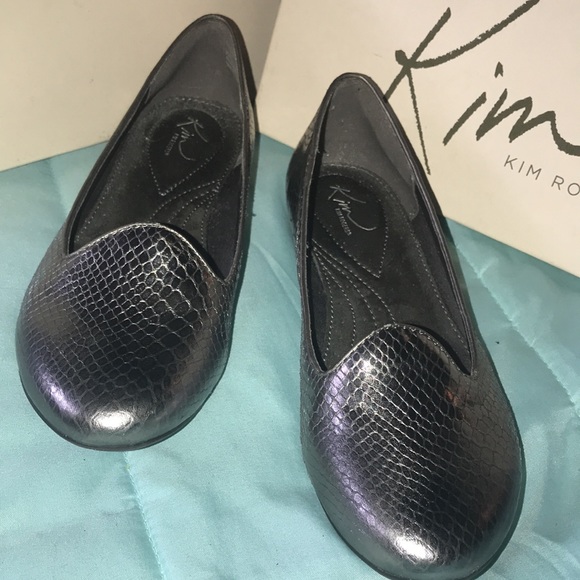 Kim Rogers Silver Snakeskin Flats - Size 8 - Picture 10 of 12